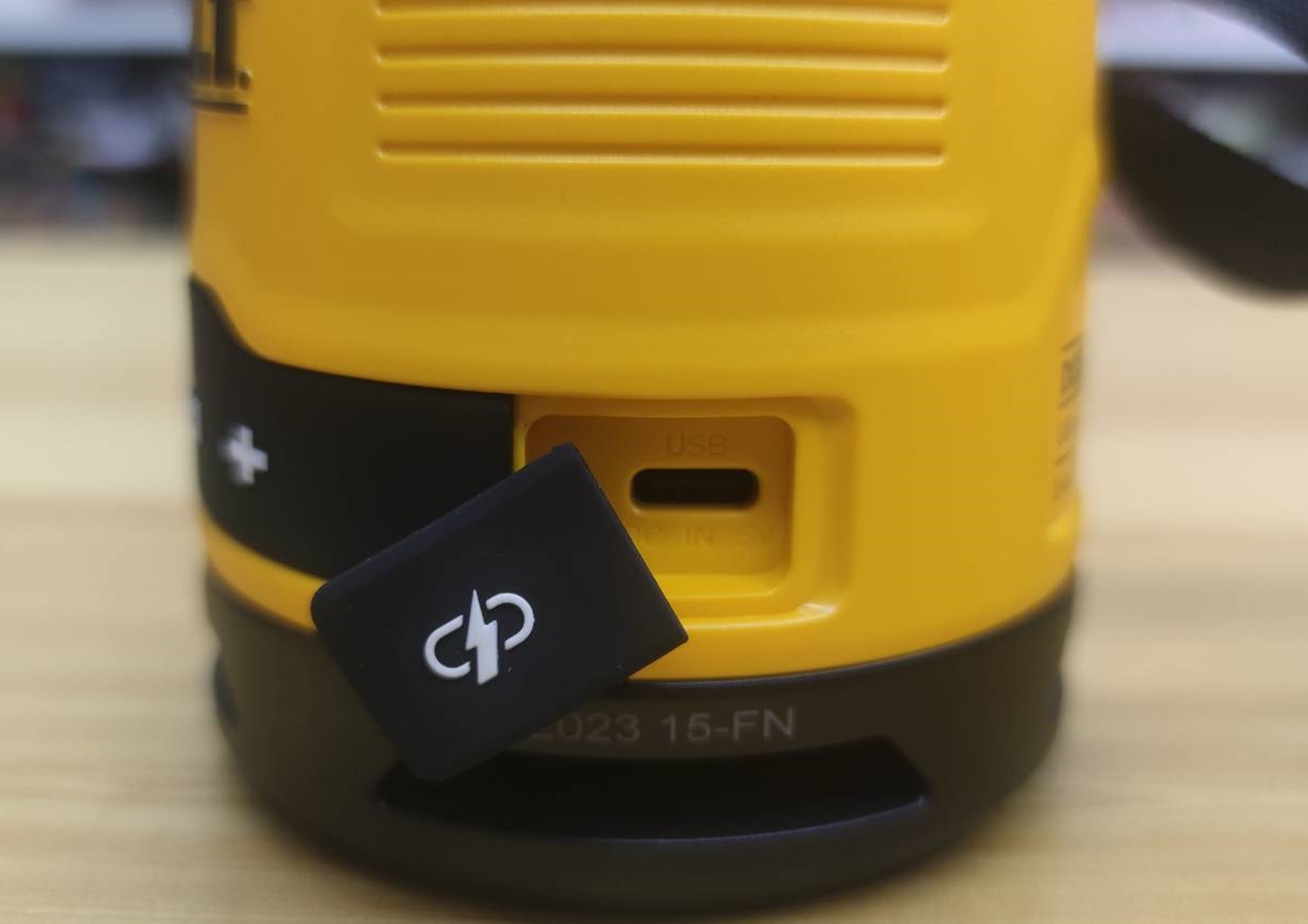 ลำโพง Bluetooth DCR009 DEWALT