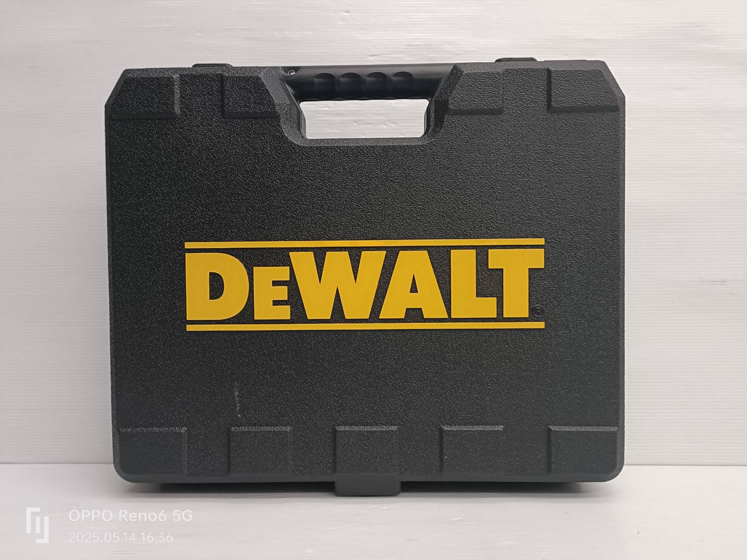 DEWALT เครื่องปอกสาย20V รุ่น DCE151NT-B1 (ตัวเปล่า)