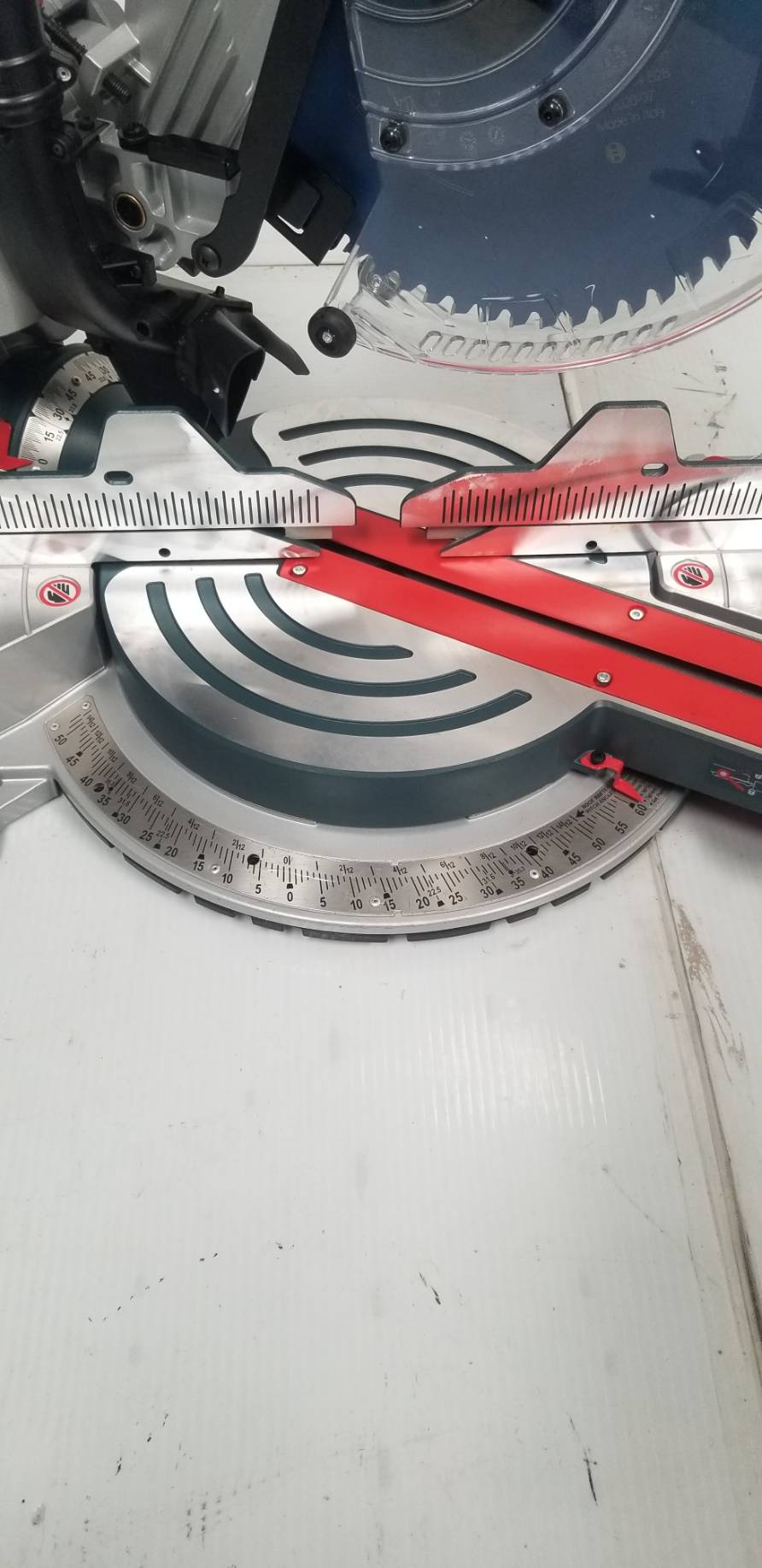 แท่นตัดองศา12" GCM18V-305GDC BOSCH SOLO