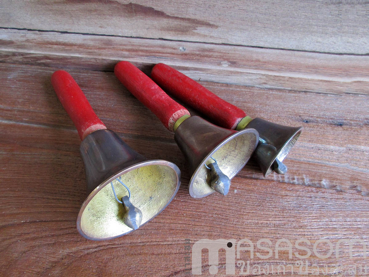 กระดิ่งทองเหลืองด้ามไม้