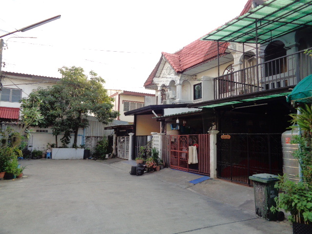 🚩H1224 ขาย/ให้เช่า ทาวน์เฮ้าส์ 16 ตารางวา หมู่บ้านเสนาวิลล่า2 ซอยคู้บอน 27 แยก52 ต่อเติมระเบียงหน้านและหลังบ้านแล้ว