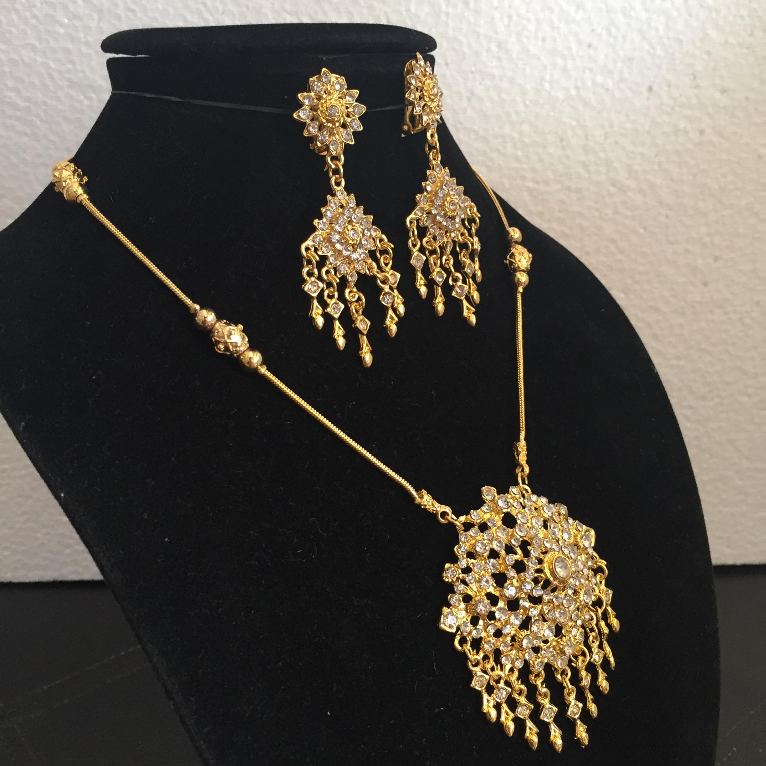 (พร้อมส่ง) เครื่องประดับไทยสร้อยคอ+ต่างหู 030