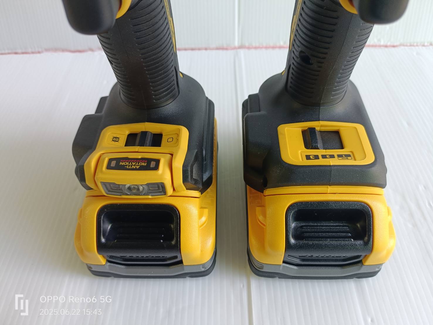 DEWALT รุ่น DCK2050S2T-B1 ชุดคอมโบ้สว่านกระแทกและไขควงกระแทกไร้สายไร้แปรงถ่าน 20V Max