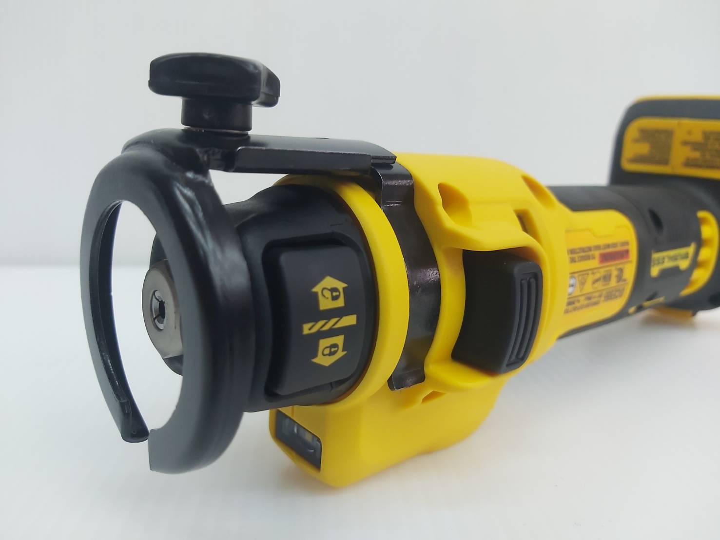 เครื่องเร้าเตอร์ตัดแผ่นฝ้าดรายวอลล์ 20V Max เฉพาะตัวเครื่อง รุ่น DCE555B DEWALT