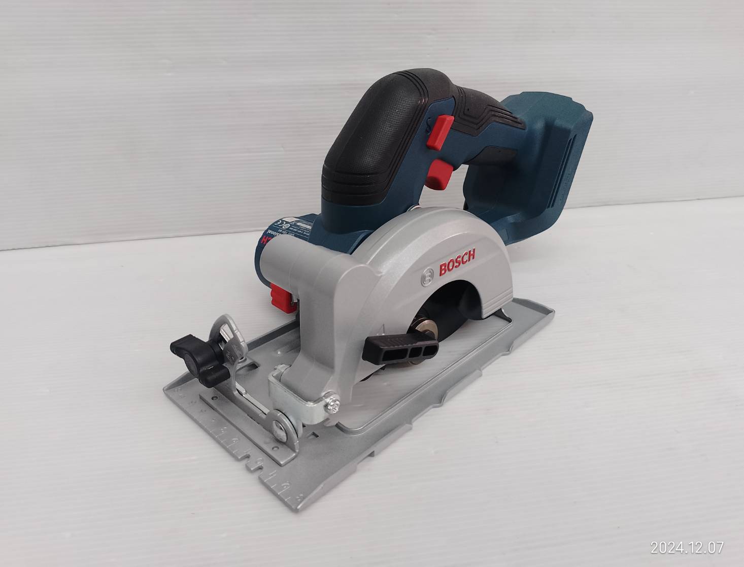 BOSCH เลื่อยวงเดือน5" 18V GKS18V-44 06019M30L0