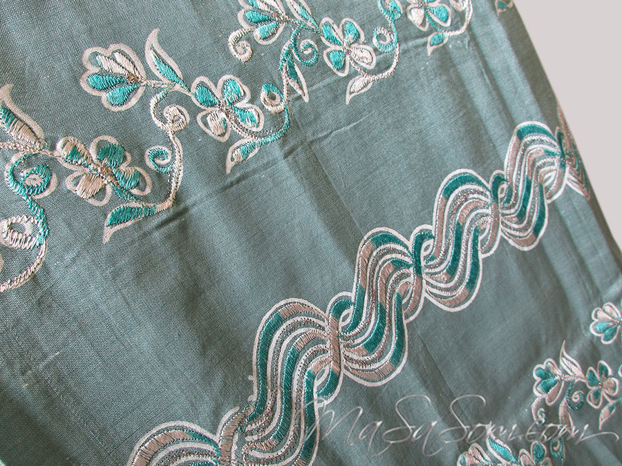 ผ้าถุงผ้าไหมปักดิ้น B3