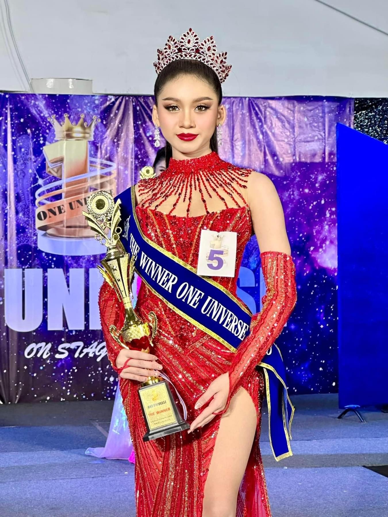 (พร้อมส่งจากไทย) มงกุฏ 095 สีแดง มงกุฎนางงาม มงกุฎเพชร มงกุฎประกวด สินค้าพร้อมส่ง ไม่ต้องรอนาน งานพรีเมี่ยม