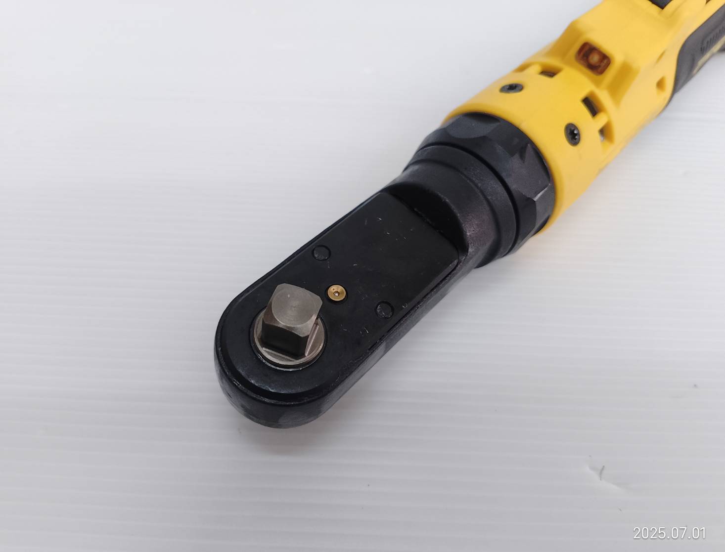 DEWALT ประแจบล็อก1/4-3/8 นิ้ว 12V DCF500N-XJ ด้ามสั้น (ตัวเปล่า)