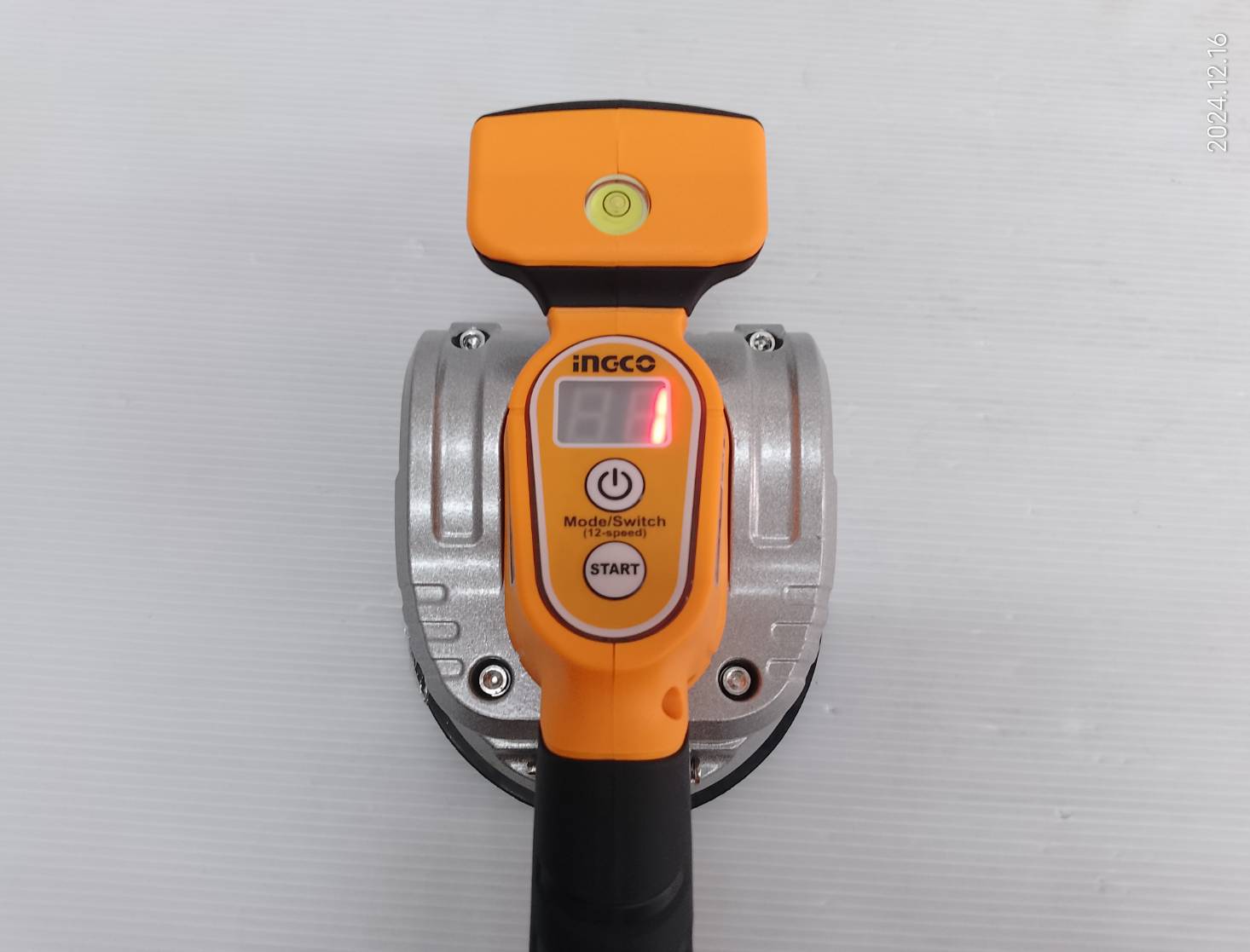 INGCO เครื่องดูดสั่นกระเบื้อง20V CTVLI20101 ครบชุดพร้อมกล่อง