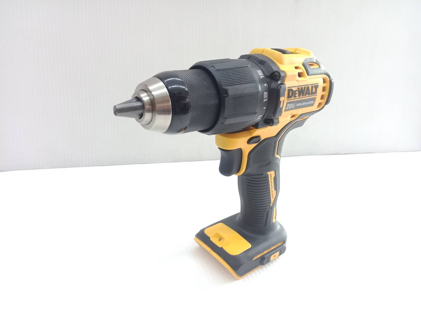 ชุดคอมโบสว่านกระแทกและไขควงกระแทกไร้สายไร้แปรงถ่าน 20V Max (DCF840+DCD709) พร้อมแบตเตอรี่ Power DCK2214E2 DEWALT
