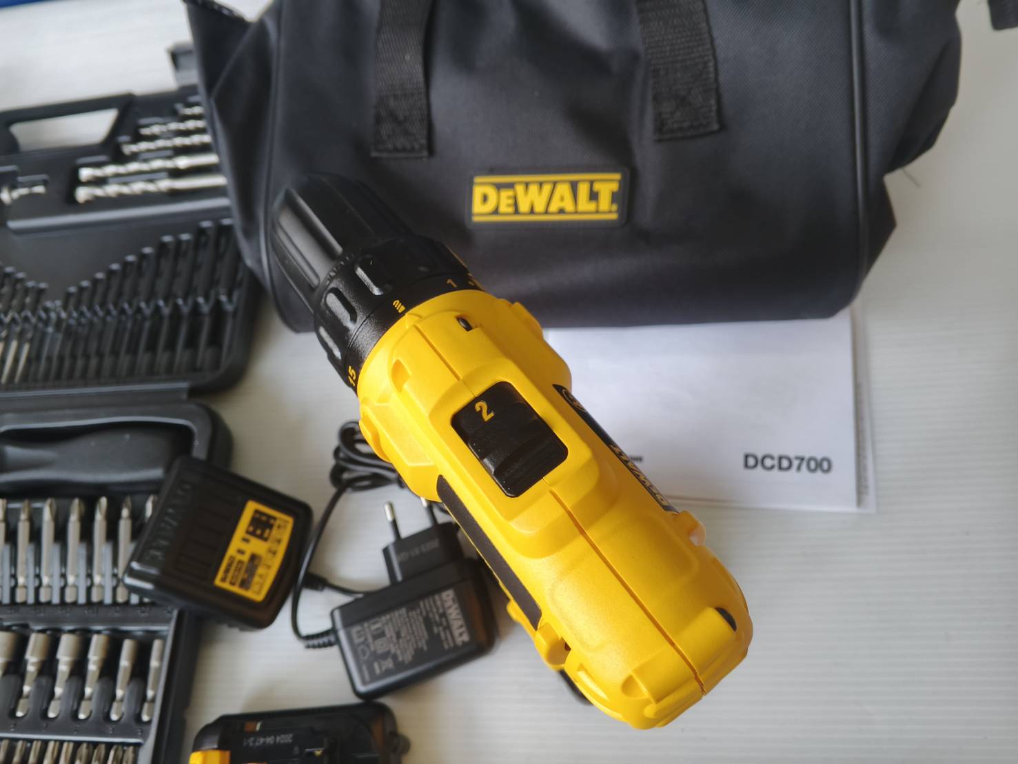 DEWALT รุ่น DCD700S2A-B1 สว่านไขควงไร้สาย 12V + ชุดดอก 109 ชิ้น