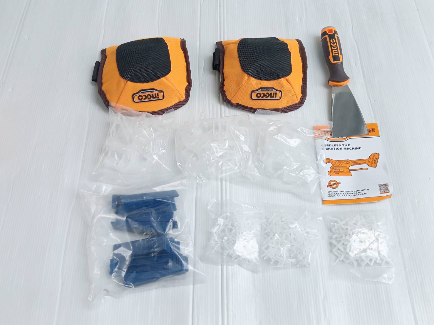 INGCO เครื่องดูดสั่นกระเบื้องไร้สาย 20 โวลต์ รุ่น CTVLI20018 แรงดูดกระเบื้องสูง 60 กก. รวมแบตเตอรี่และแท่นชาร์จ