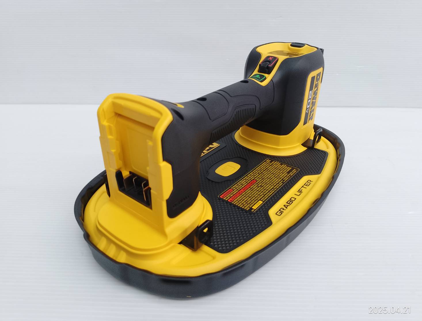 DEWALT อุปกรณ์ยกของสูญญากาศไร้สาย รุ่น DCE592B