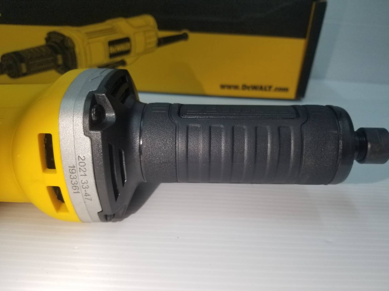 หินเจียรคอตรง DWE886P DEWALT