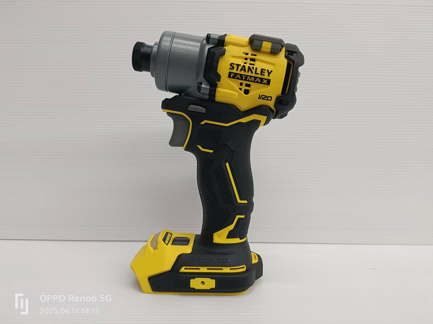 STANLEY ไขควงกระแทกไร้สายไร้แปรงถ่านV20 SBI830D1K-B1