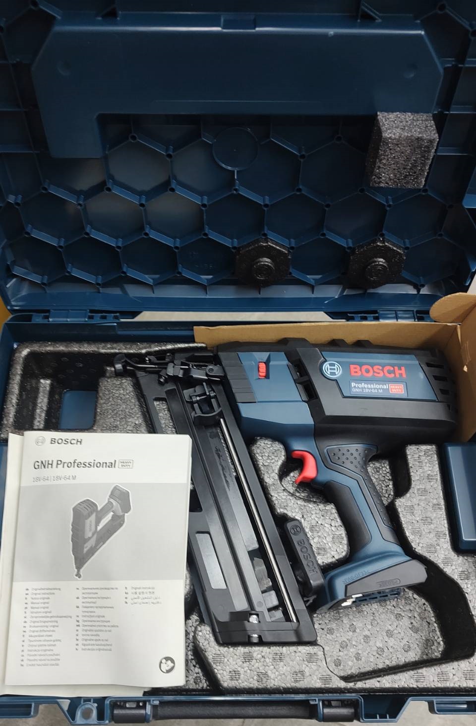 ปืนยิงตะปูไร้สาย18V GNH18V-64M BOSCH SOLO