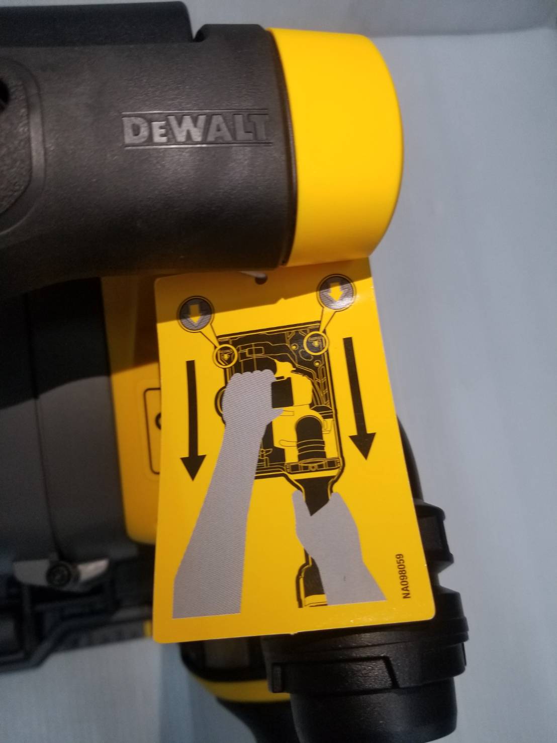 เครื่องเซาะร่องผนัง54V DCG200NT DEWALT