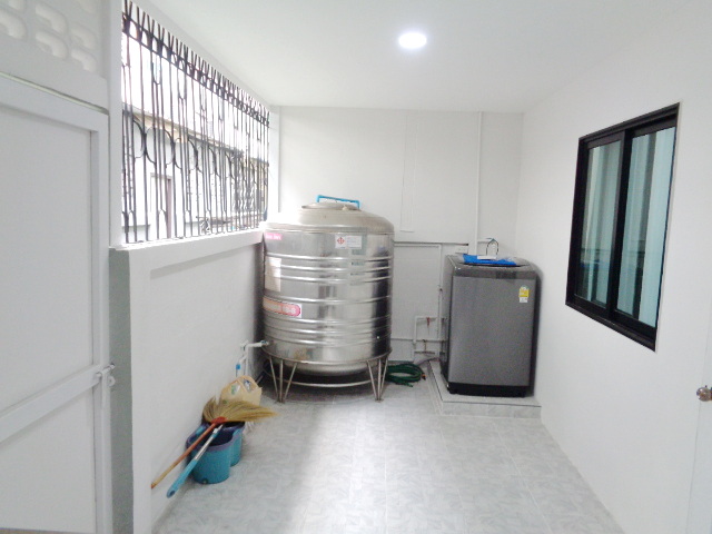 🚩H1215 ให้เช่า ทาวน์เฮ้าส์ 20 ตารางวา หมู่บ้านวรารักษ์ เลียบคลองสอง 27 รีโนเวทแล้ว พร้อมเฟอร์ฯใหม่ทั้งหลัง คลองสามวา กรุงเทพฯ