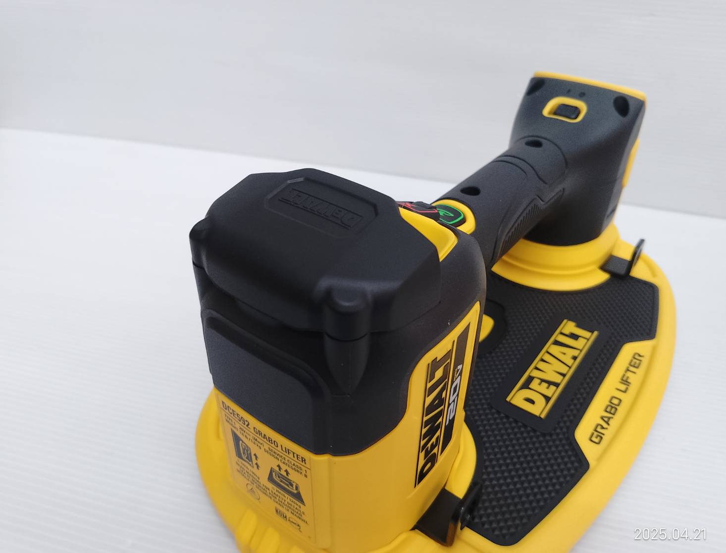 DEWALT อุปกรณ์ยกของสูญญากาศไร้สาย รุ่น DCE592B