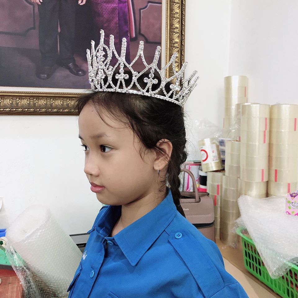 (พร้อมส่ง) มงกุฏ 069 มงกุฎนางงาม ทรงสวย ส่งจากไทย งานละเอียดทุกเม็ด