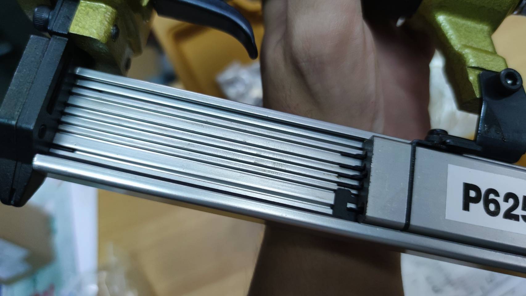 แม็กยิงตะปูลม หัวเข็ม P625 BEC