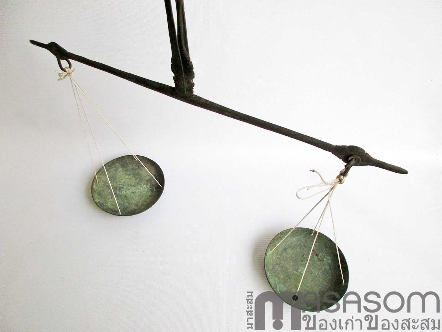 ตาชั่งแขวนสำริดโบราณ