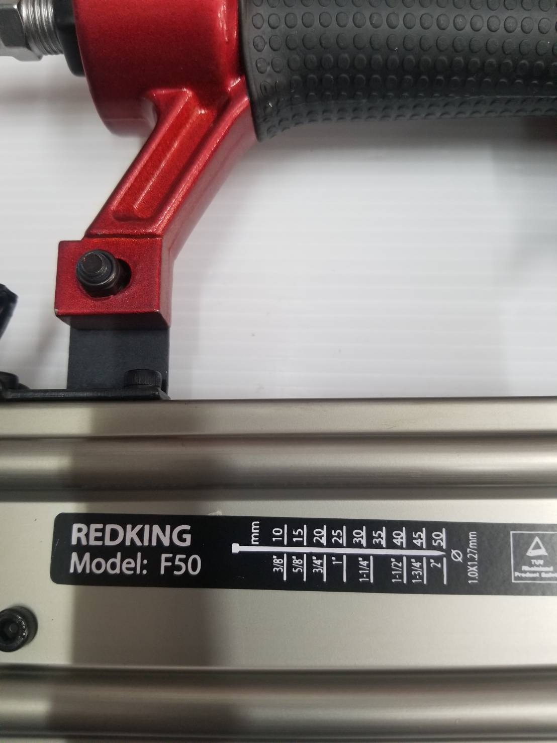 แม็กยิงตะปูลม ขาเดี่ยว F-50 REDKING เซฟตี้ปากปืน