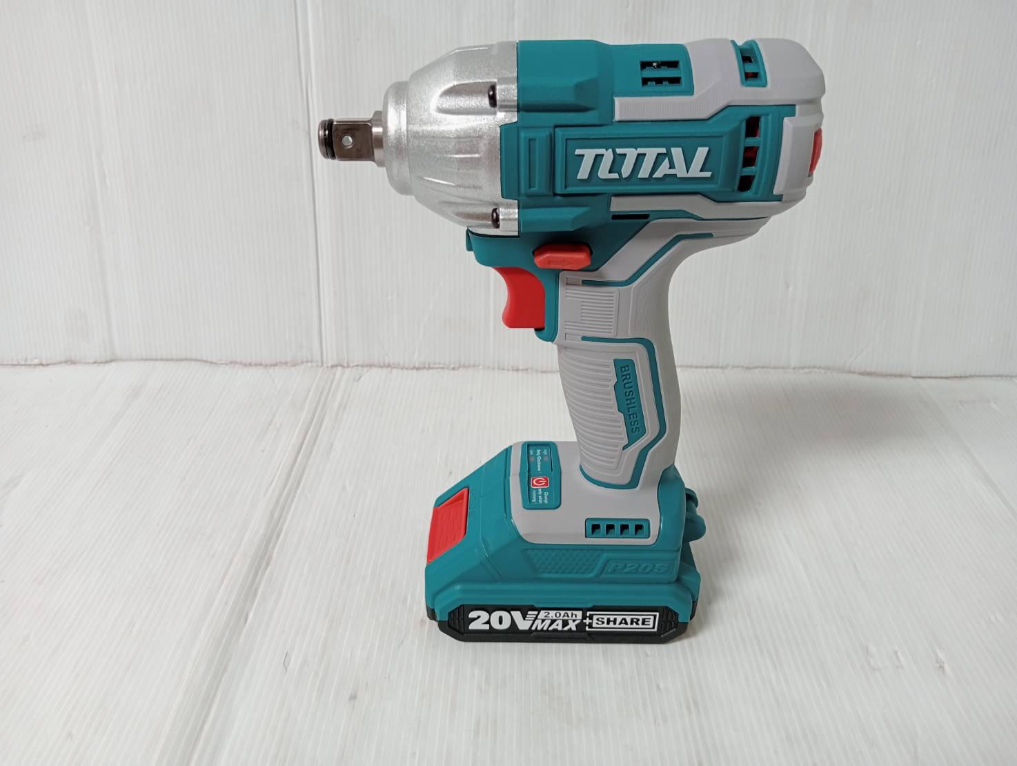 Total เครื่องยิงลูกบ๊อกซ์ + ด้ามฟรี ไร้สาย 20 โวลท์ + ชุดลูกบ๊อกซ์ (แบตเตอรี่ 2 ก้อน + แท่นชาร์จ)รุ่น TOSLI23043