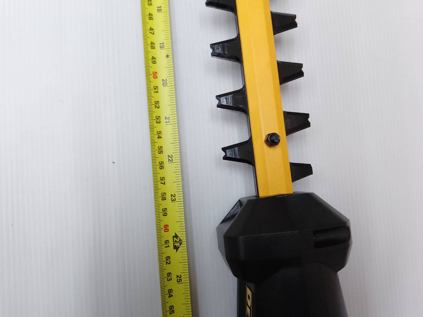 DEWALT เครื่องเล็มพุ่มไม้สูง18V DCMPH566N-XJ (ตัวเปล่า)