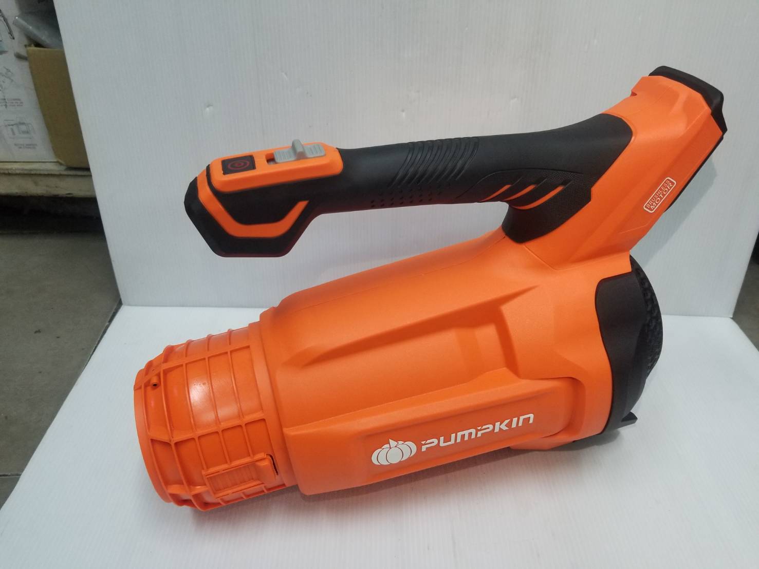 เครื่องเป่าลมใบไม้ไร้สาย ไร้แปรงถ่าน (เครื่องเปล่า) 20V รุ่น INF-112LFBL PUMPKIN #50333