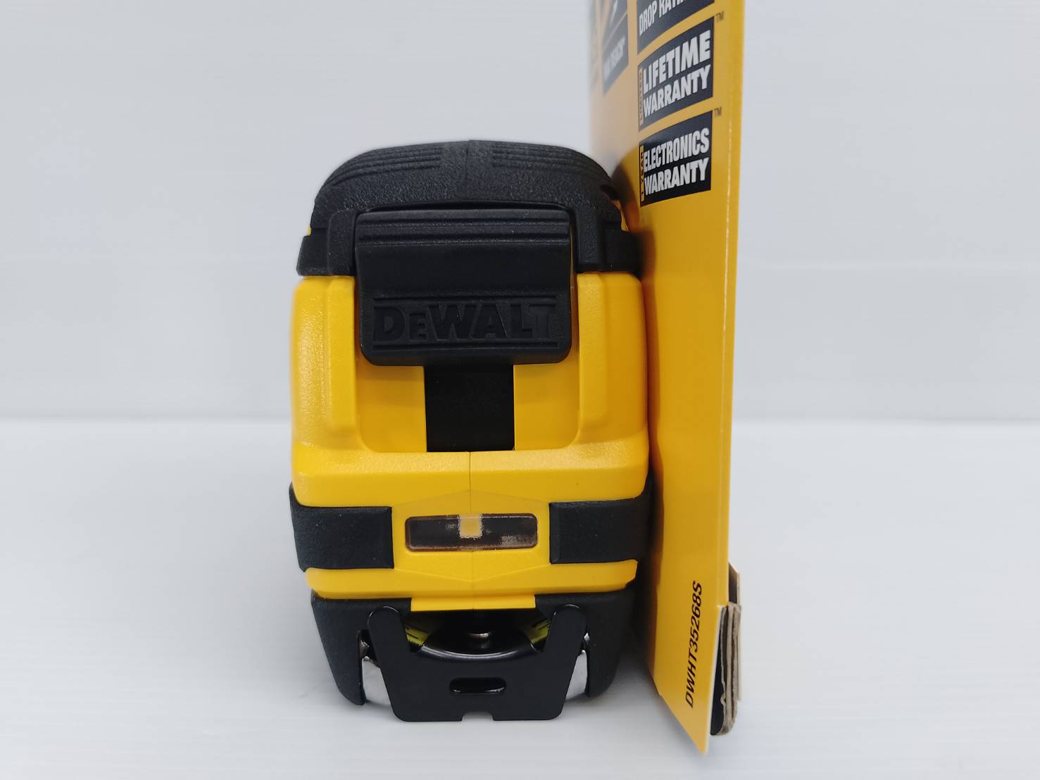 ตลับเมตร8เมตร DWHT35268S DEWALT (มีไฟLED)