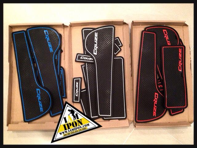 ยางรองหลุม Chevrolet Cruze สีขาว