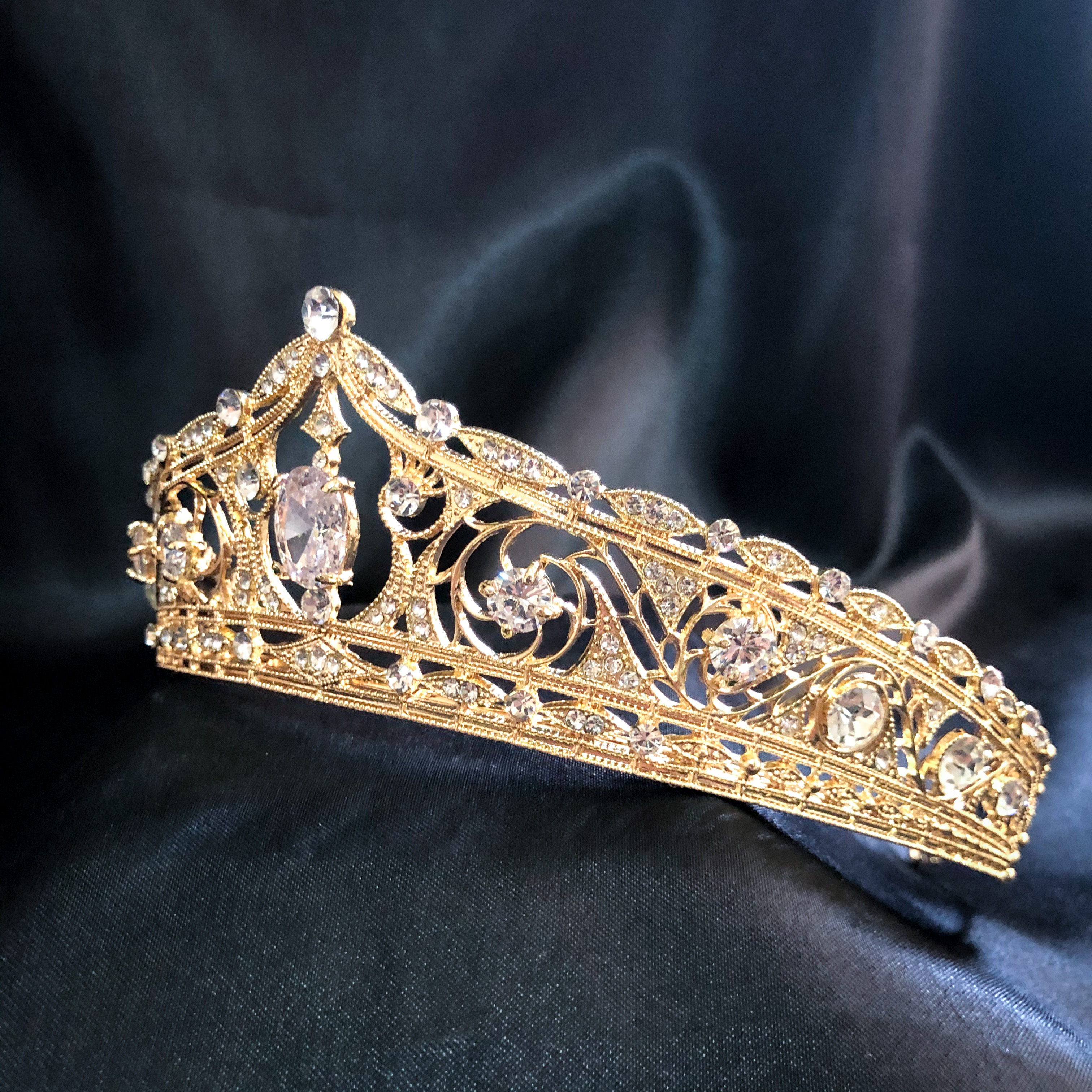 (พร้อมส่ง) เทียร่า 298 สีทอง มงกุฎนางงาม มงกุฎเจ้าหญิง สีทองหรูหรา งานสวย ปราณีต QCเพชรทุกเม็ด สินค้าพร้อมส่งจากไทย