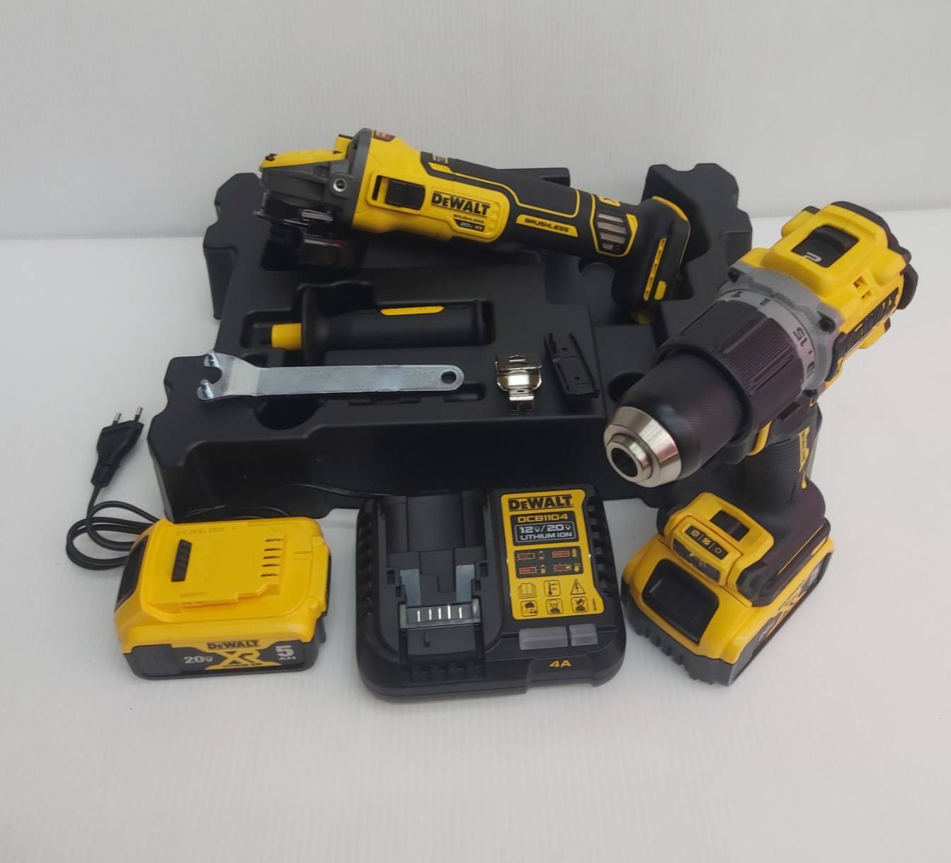 คอมโบ้ชุดสว่านไร้สาย20V (DCD805+DCG409) DCK2216P2T DEWALT