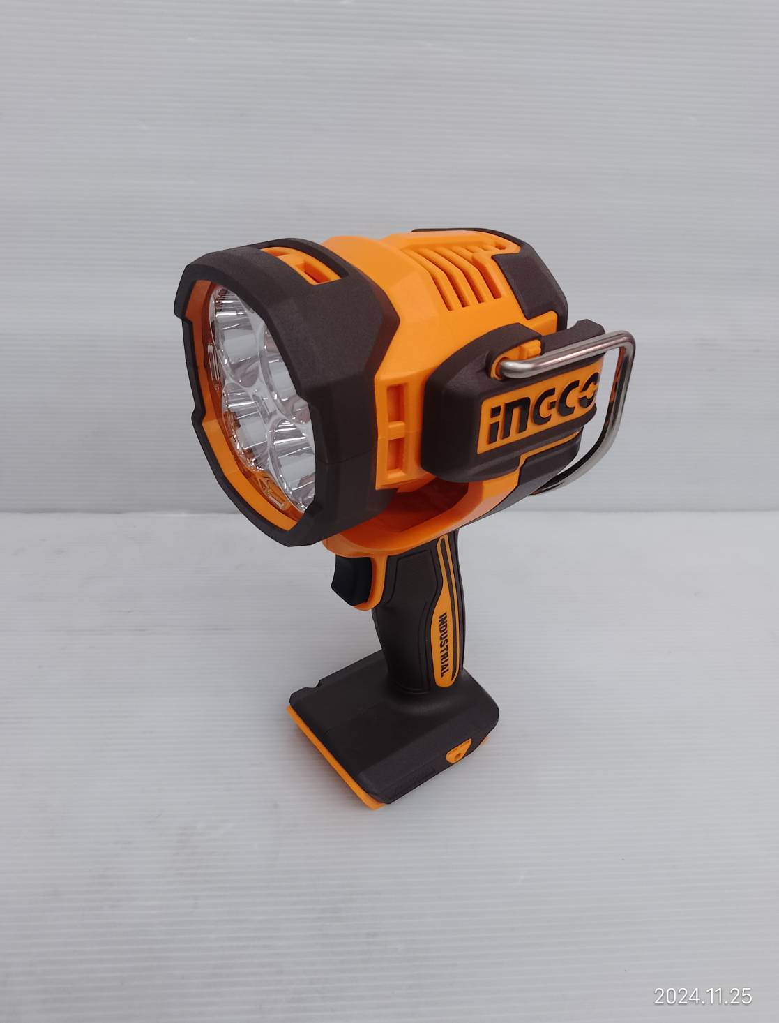INGCO ไฟฉายLED 20V ไฟ LED 24W รุ่น CWLI2088 ( ตัวเปล่า )