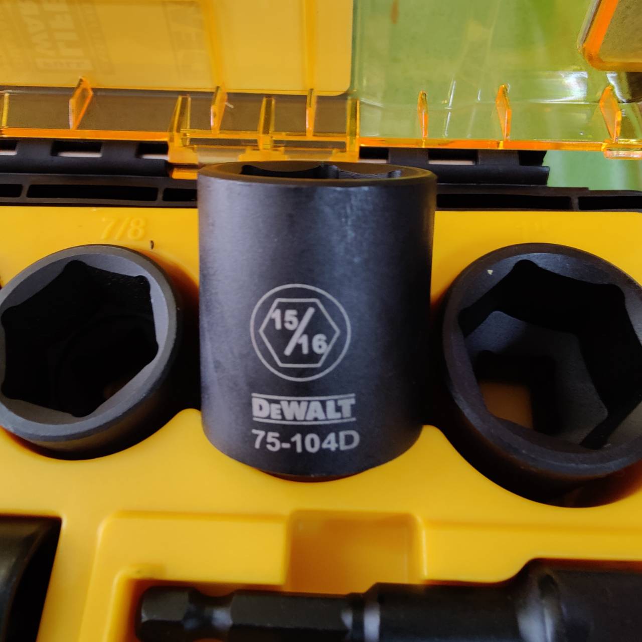 ชุดลูกบล็อก1/2" 23ชิ้น+กล่อง DWMT74739 DEWALT