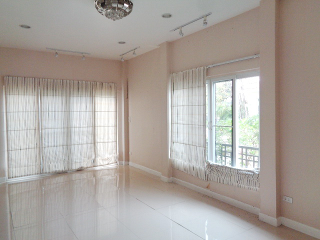 🚩H1091 ขายบ้านเดี่ยว 76.3 ตร.วา หมู่บ้านมัณฑนา วัชรพล-รามอินทรา2 แขวงท่าแร้ง เขตบางเขน ทำเลดี ใกล้ห้าแยกวัชรพล อยู่หลังมุม