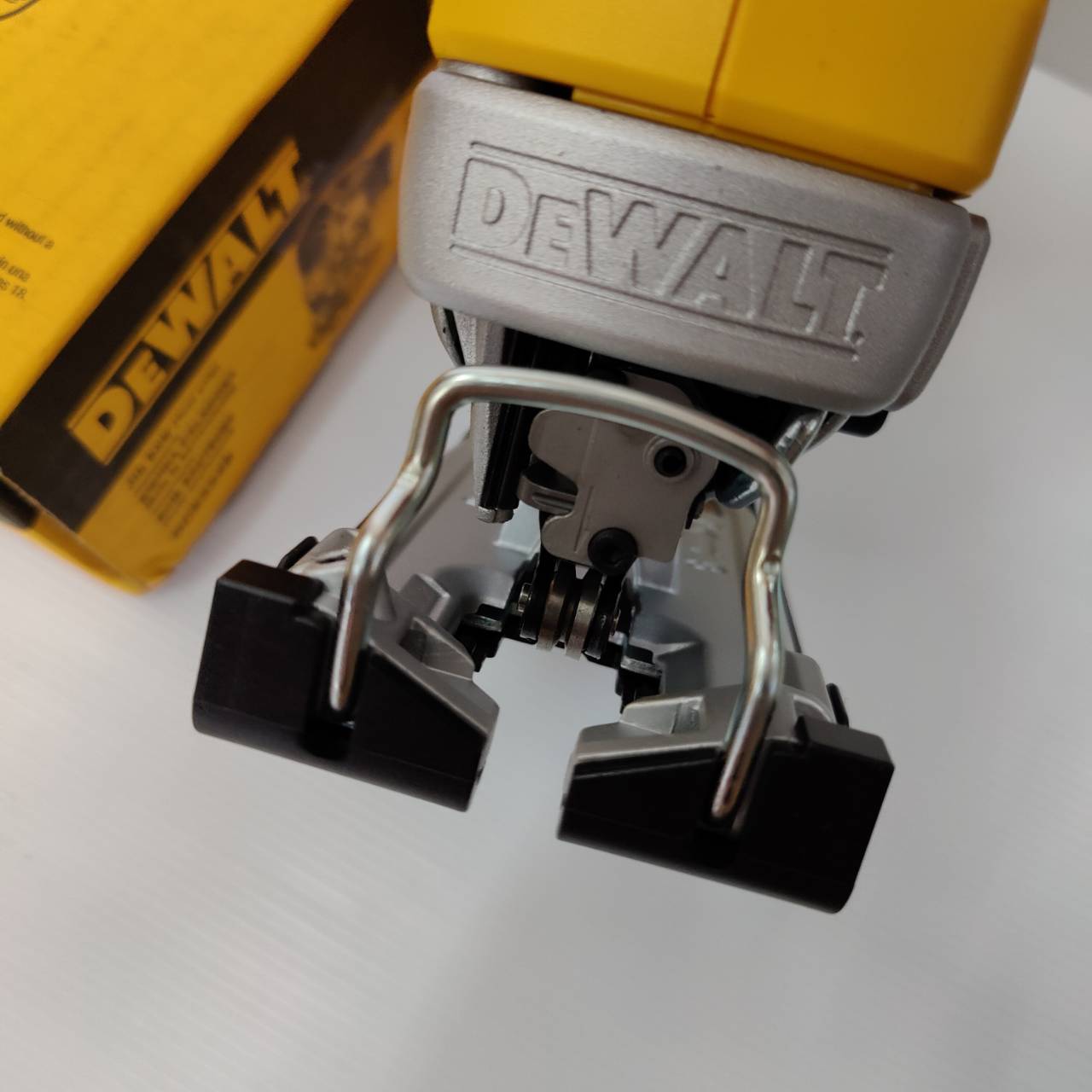 จิกซอไร้สาย20V DCS334B DEWALT