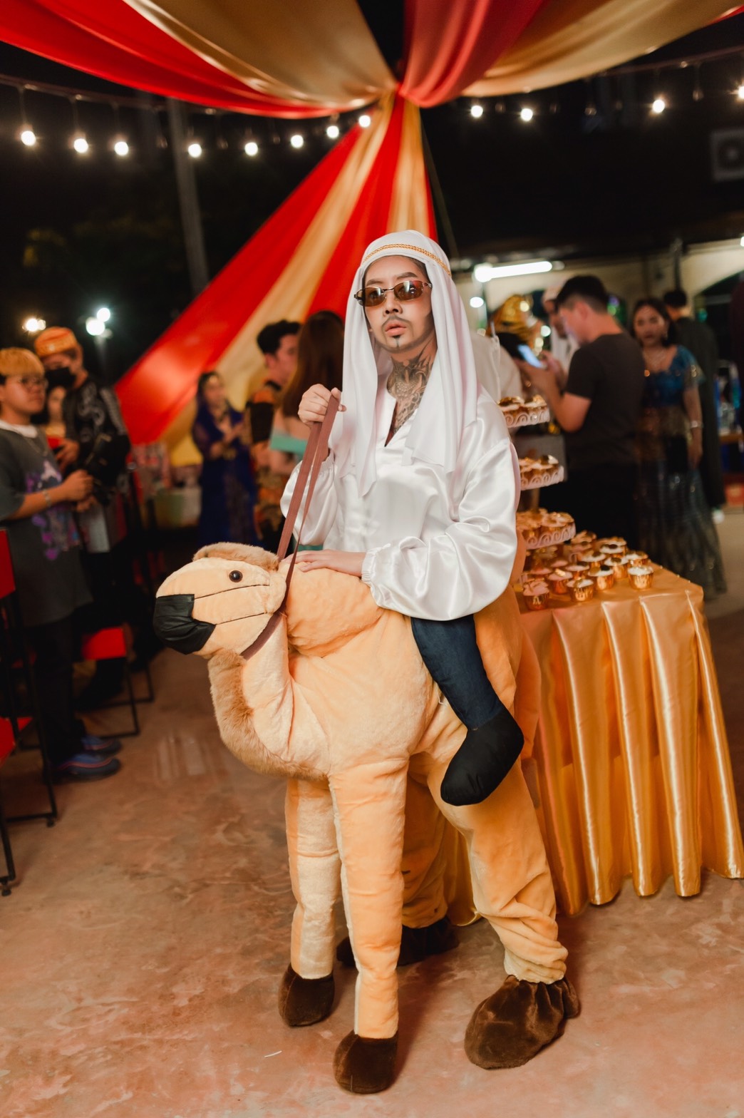 ชุดอาหรับขี่อูฐ / ชุดดูไบขี่อูฐ