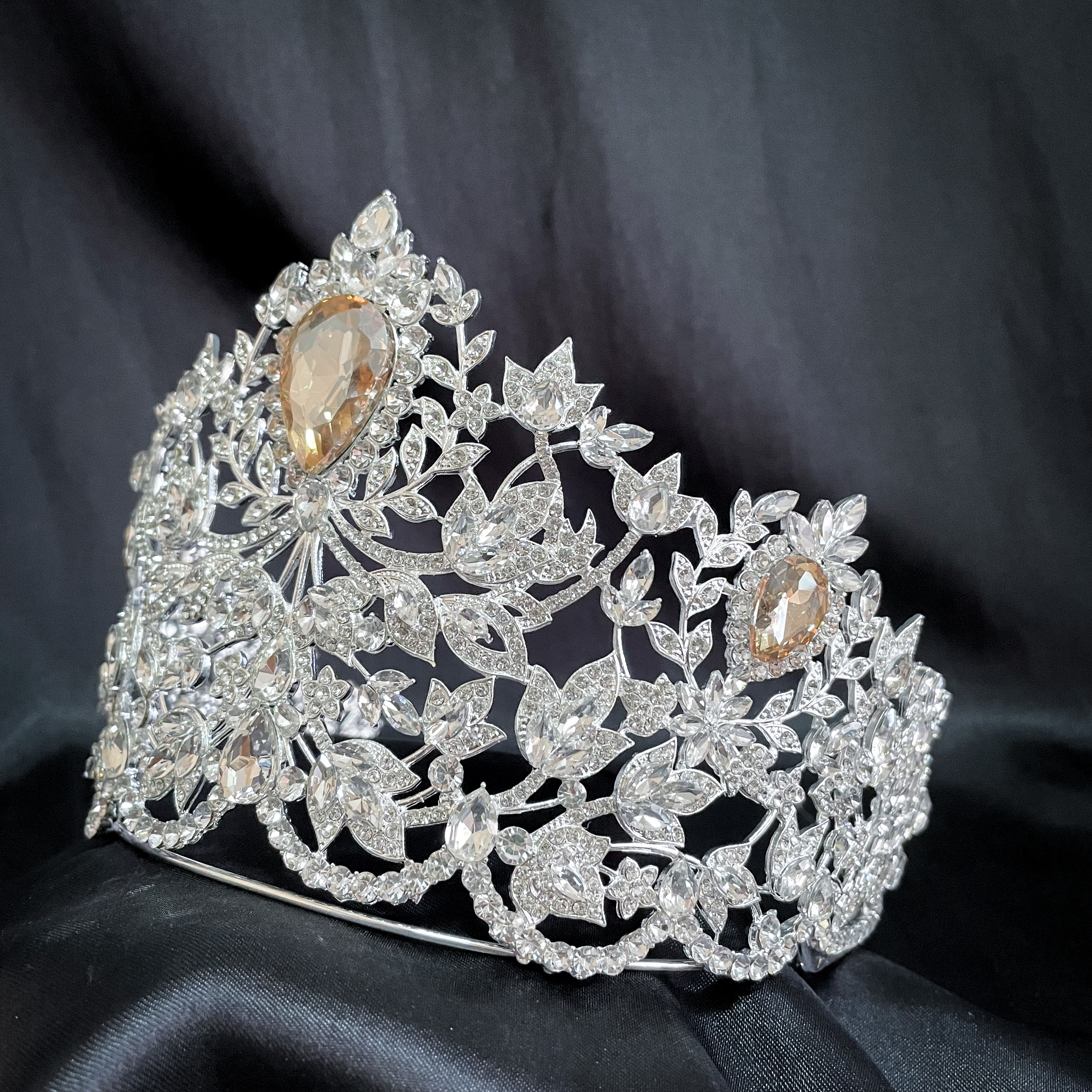 (พร้อมส่ง) เทียร่า 315 มงกุฎ Miss Universe 2019 ใหม่ล่าสุด ”Power of Unity“ จาก Mouawad มงกุฎนางงามจักรวาล ครึ่งวงกลม ประดับเพชร มงกุฎประกวด