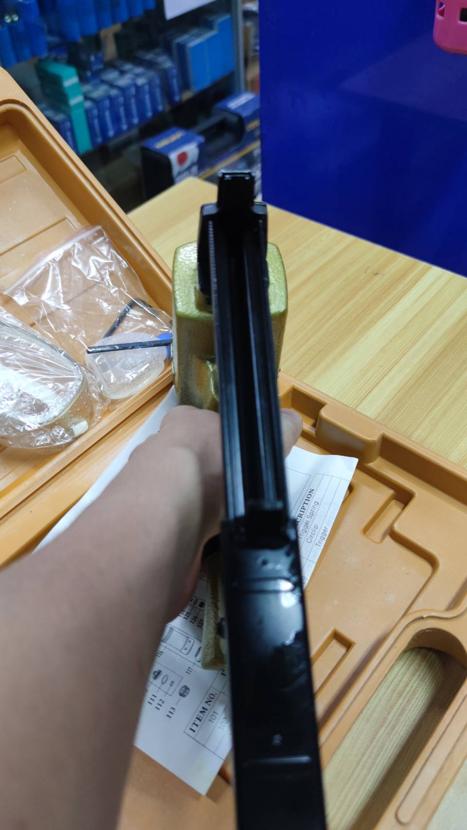 แม็กยิงตะปูลม ขาคู่ 422J BEC