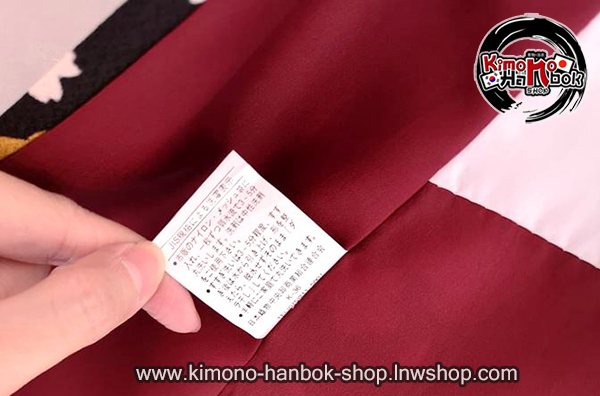 ชุดกิโมโนสีเข้มลายวากุระ01