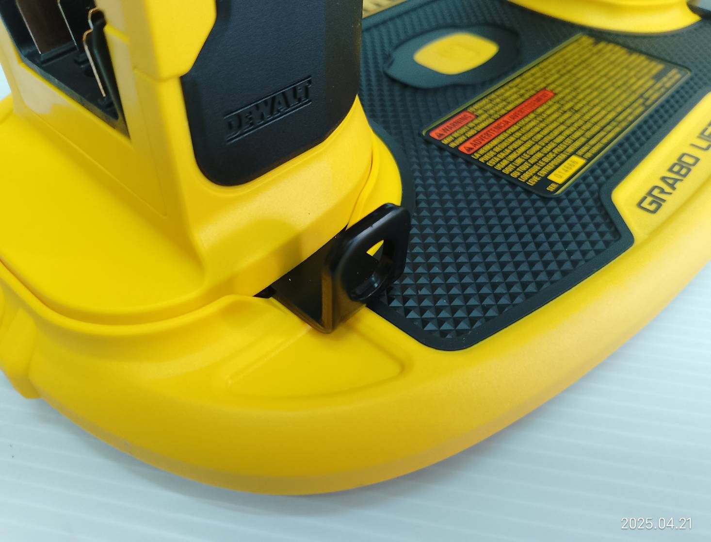 DEWALT อุปกรณ์ยกของสูญญากาศไร้สาย รุ่น DCE592B