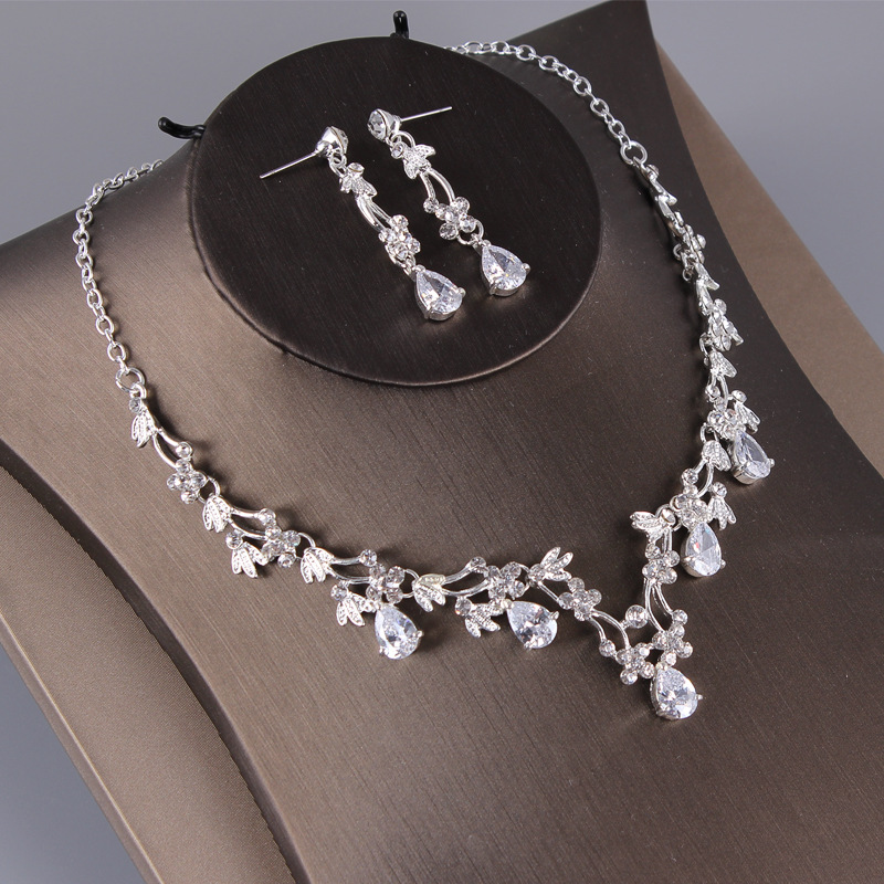 (พร้อมส่ง) สร้อยคอเพชร+ต่างหูแบบเข็ม 006 สร้อยคอเจ้าสาว สร้อยคอใส่ออกงาน สวยหรูดูแพง ถ่ายจากสินค้าจริง