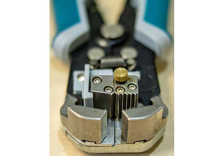 คีมปอกสายอัตโนมัติ ( ตัด ปอก ย้ำ ) รุ่น THT15246 Total