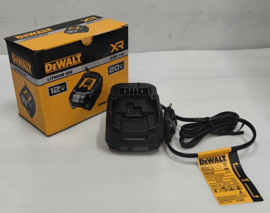 DEWALT รุ่น DCB1102-B1 แท่นชาร์จ 12V/20V Max 2A
