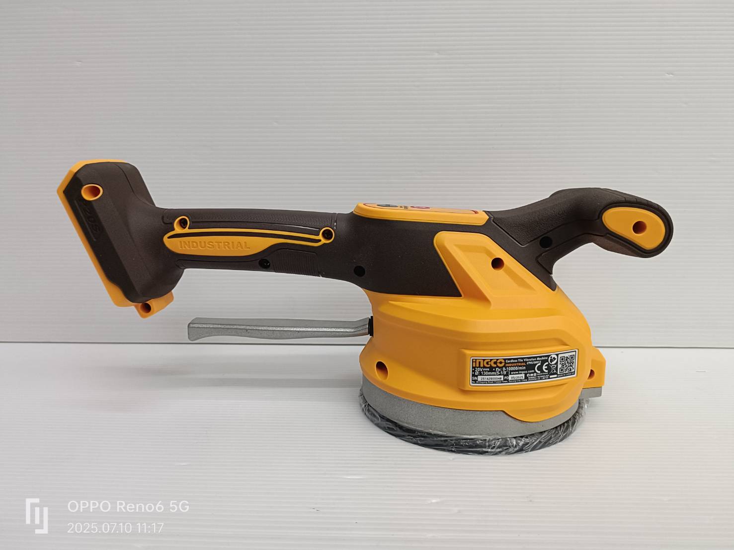 INGCO เครื่องดูดสั่นกระเบื้อง20V CTVLI20015 ครบชุดพร้อมกล่อง