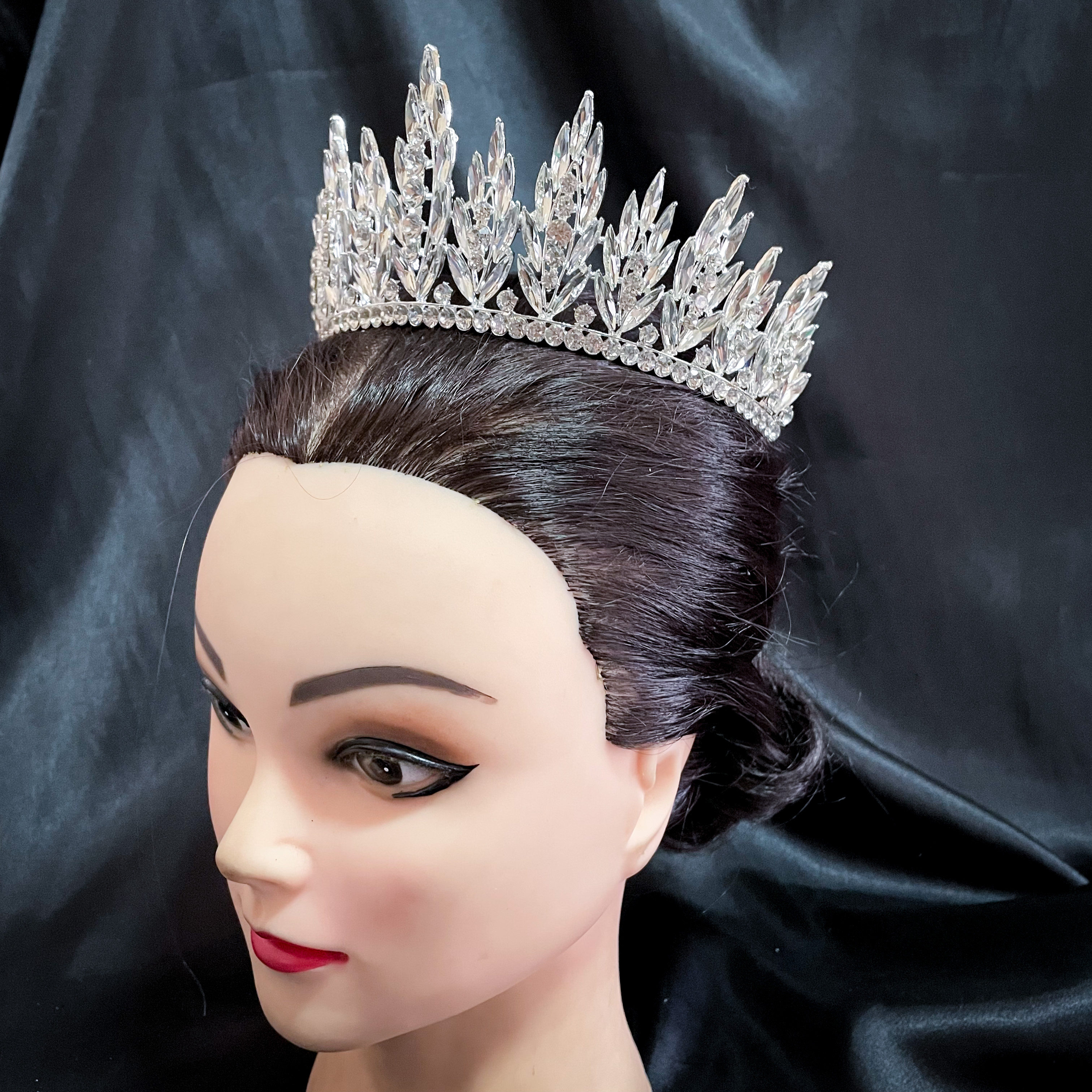 (พร้อมส่ง) เทียร่า 320 สีเงิน มงกุฎนางงาม มงกุฎเจ้าหญิง งานสวย ปราณีต QCเพชรทุกเม็ด สินค้าพร้อมส่งจากไทย