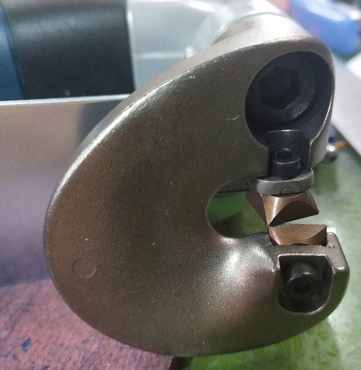 กรรไกรตัดโลหะไร้สาย GSC12V-13 BOSCH SOLO