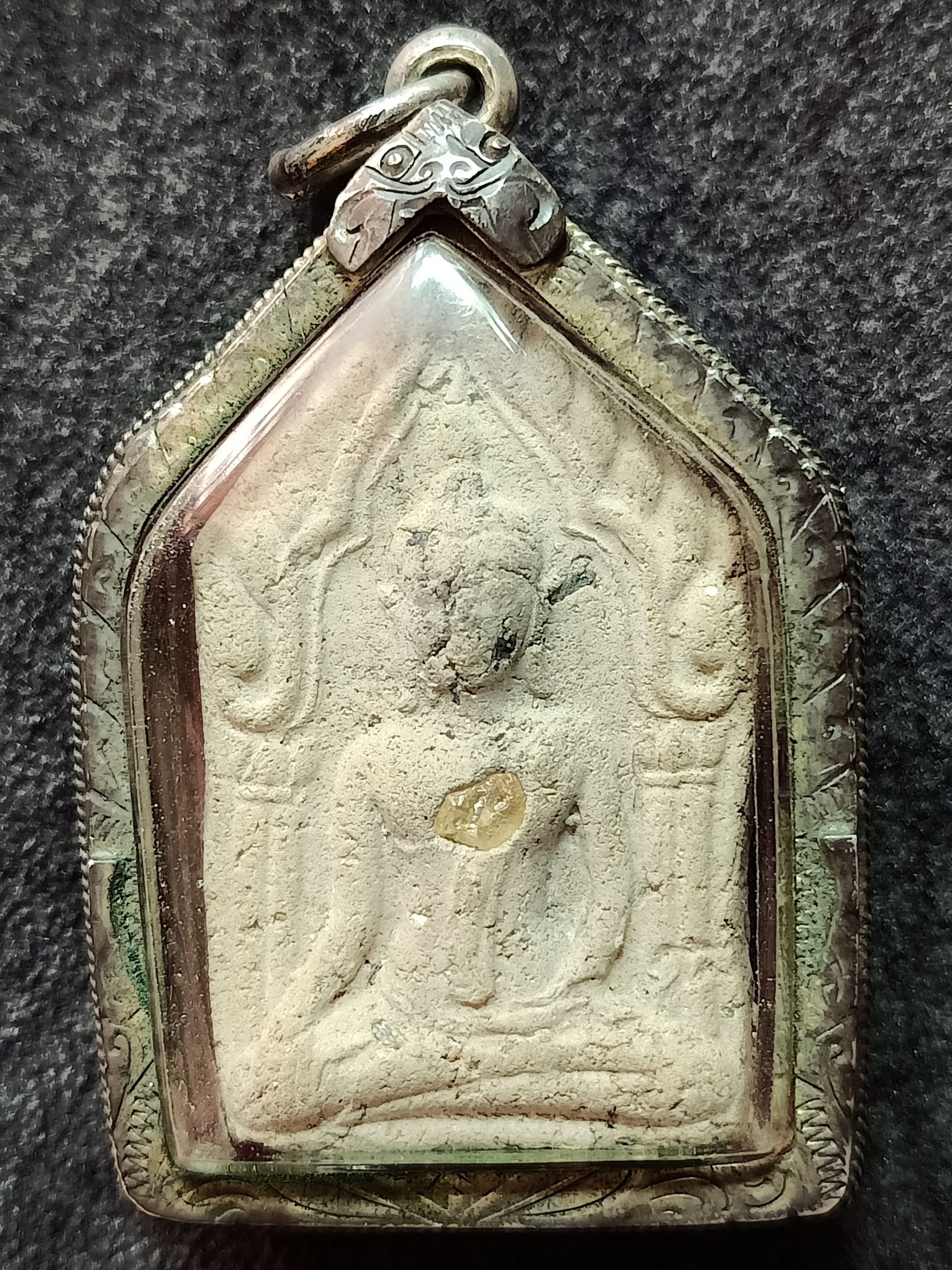 ขุนแผนผงพราย หลวงปู่ขาว พุทธรักขิโต จ.สกลนคร เลี่ยมเงินแท้ พระเหนือโลก พลังจิตเข้มขลัง